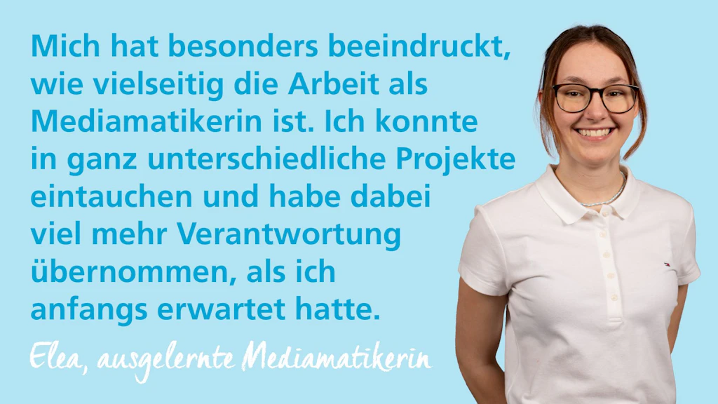 Frau mit weißem Hemd vor weißem Hintergrund neben blauem Zitattext über vielseitige Arbeit als Mediamatikerin
