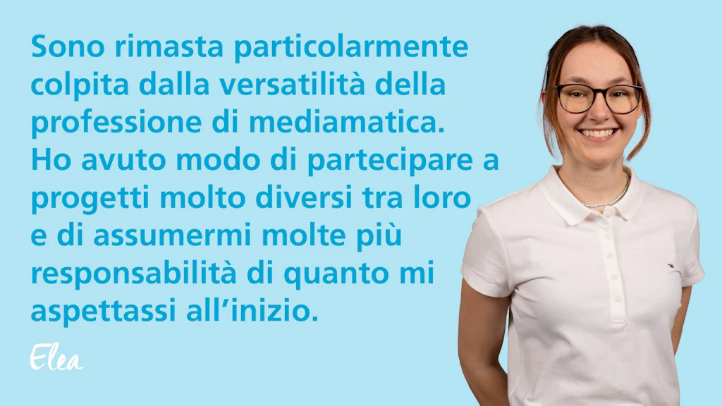 Donna con camicia bianca su sfondo bianco accanto a testo di citazione blu sul lavoro versatile di mediamatica