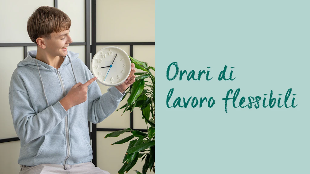Persona con felpa con cappuccio che indica un orologio da parete segnando le 8 e 15 accanto al testo 'Flexible Arbeitszeiten'